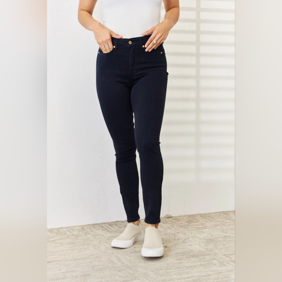 JUST IN!! JUDY BLUE Full Size Garment Dyed Tummy Control Skinny Jeans Plus Avail - Picture 2 of 9